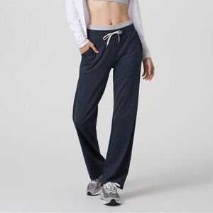Vuori Women’s Halo Warm Up Straight Leg Size Small